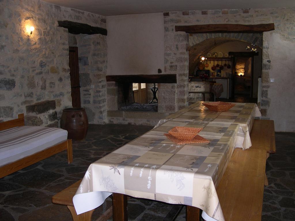 La Bergerie Acomodação com café da manhã Sainte-Eulalie-de-Cernon Exterior foto